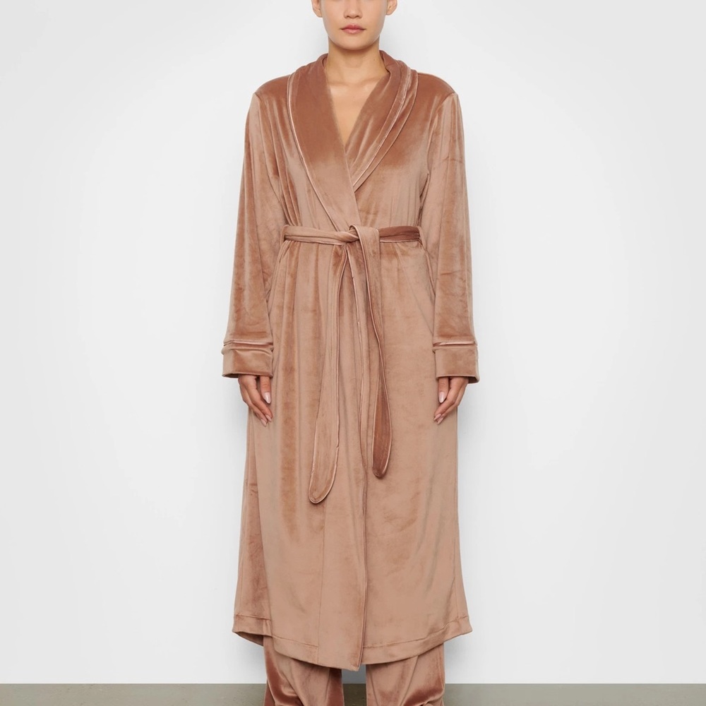 Skims velour robe sienna